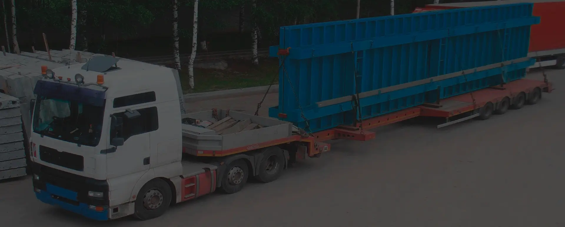 Выгодная доставка грузовым тралом по пути следования основного груза в городском поселке Приладожский (Северо-Западный округ - Ленинградская область)